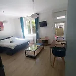 Joli Au Rdc Avec Cour * Toul