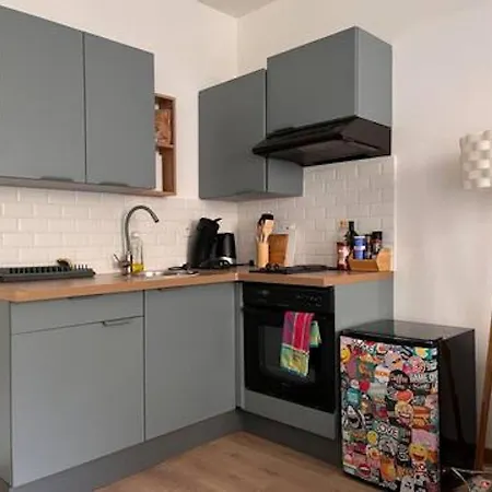 Апартаменты Joli Au Rdc Avec Cour Туль