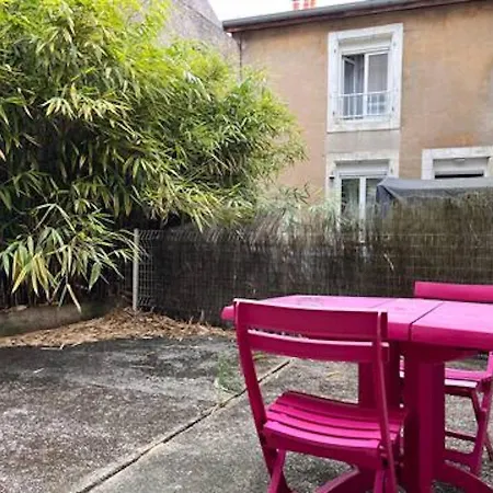 Joli Au Rdc Avec Cour *