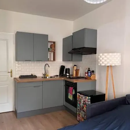 Joli Au Rdc Avec Cour Апартаменты