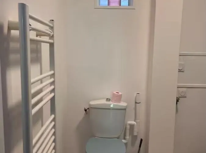 Joli Au Rdc Avec Cour アパート *