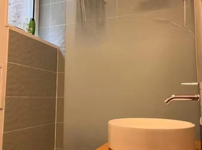 Joli Au Rdc Avec Cour Apartmán *