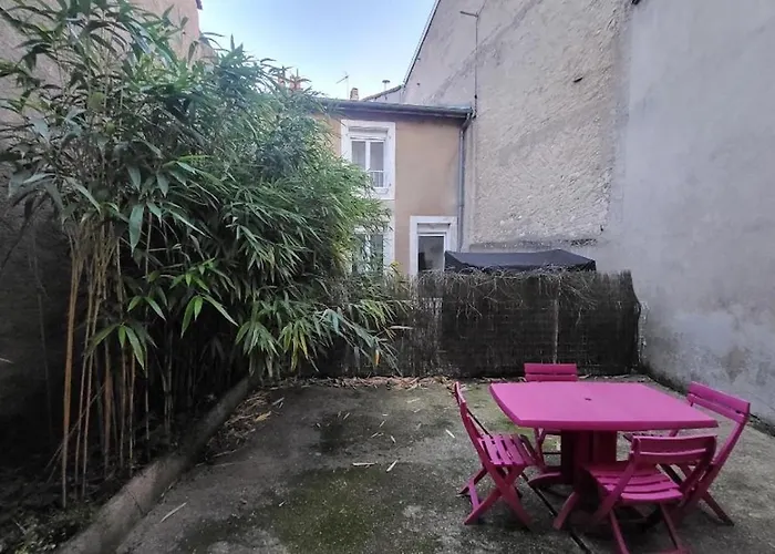 Apartmán Joli Au Rdc Avec Cour Toul